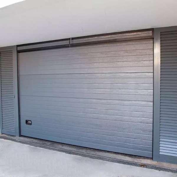 Puerta de garaje seccional paneles aislantes Aluminio con ranuras horizontales