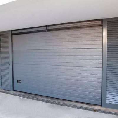 Puerta de garaje seccional paneles aislantes Aluminio con ranuras horizontales